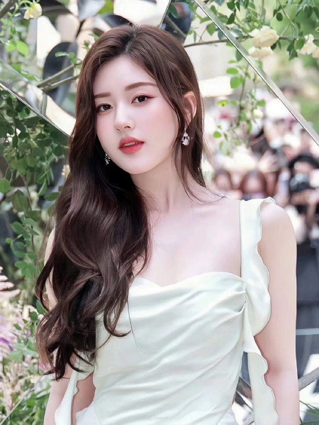 Triệu Lộ Tư giữ da căng mướt nhờ 4 th&oacute;i quen: Kh&ocirc;ng cao si&ecirc;u thần th&aacute;nh, ai cũng c&oacute; thể học theo- Ảnh 1.