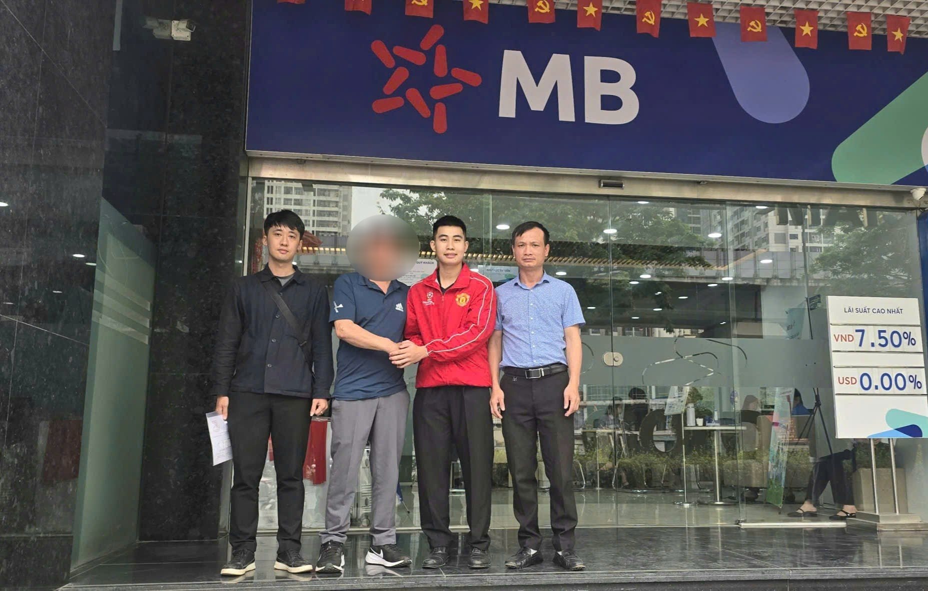 Nhận 450 triệu đồng từ STK 0963955xxx, thanh ni&ecirc;n SN 2007 đang học ở H&agrave; Nội, lập tức nhận cuộc gọi từ c&ocirc;ng an, y&ecirc;u cầu phối hợp l&agrave;m việc- Ảnh 1.