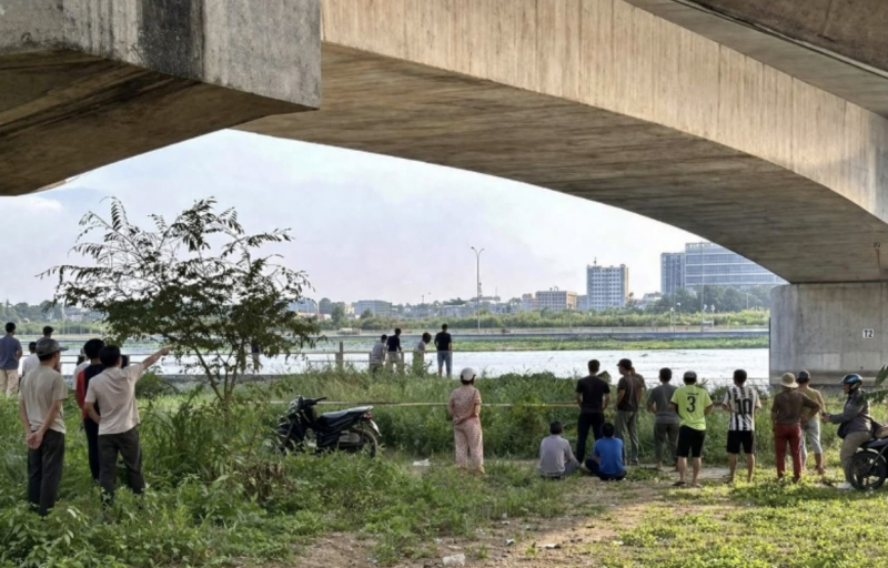 T&igrave;m thấy thi thể c&ocirc; g&aacute;i 23 tuổi nhảy cầu tự tử, nguy&ecirc;n nh&acirc;n ph&iacute;a sau khiến nhiều người đau l&ograve;ng- Ảnh 1.