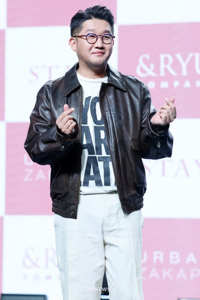 Y&ecirc;u cầu &aacute;n t&ugrave; giam với nam ca sĩ quảng c&aacute;o sai sự thật- Ảnh 3.