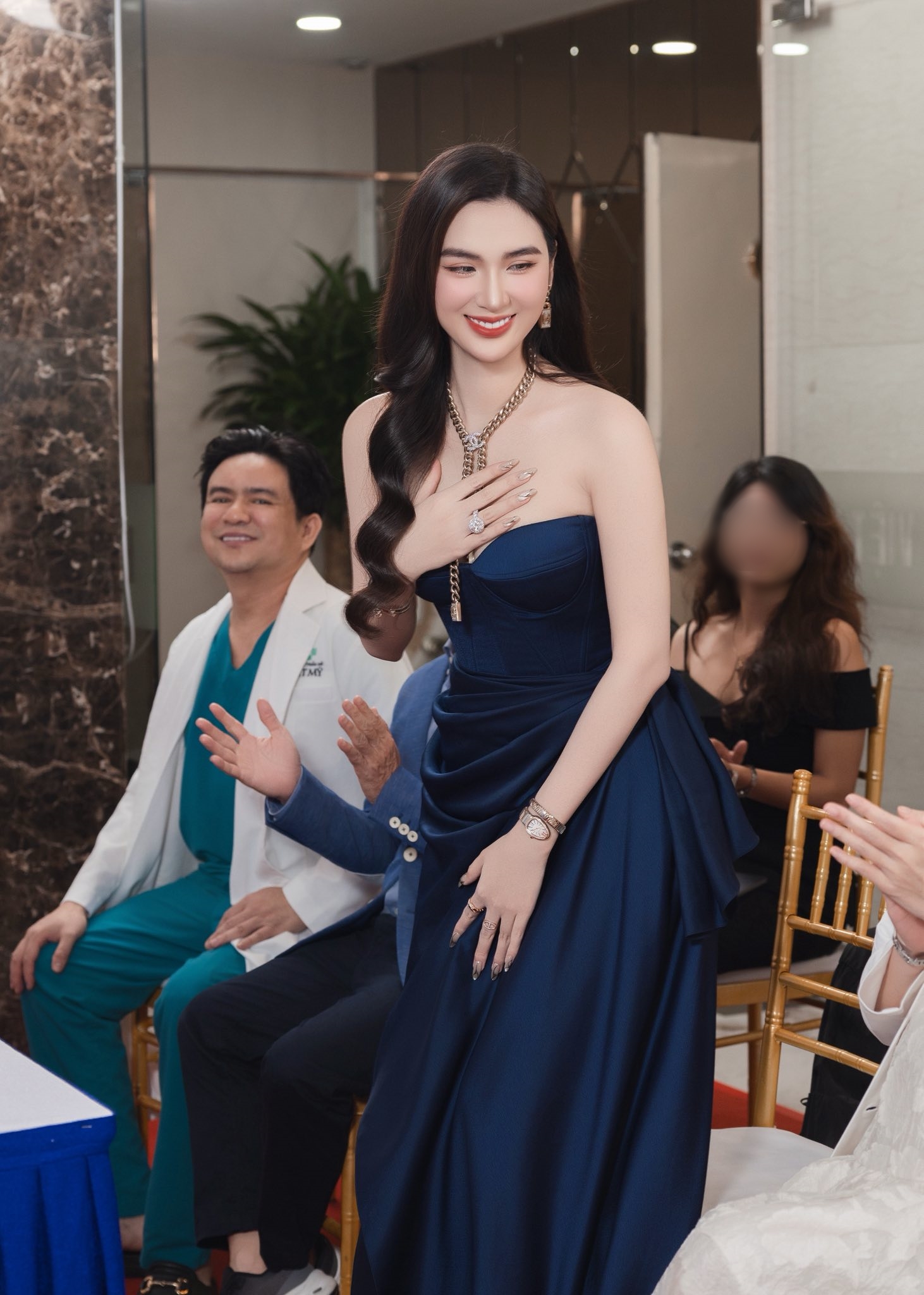 Đặc quyền b&aacute;c sĩ Chi&ecirc;m Quốc Th&aacute;i d&agrave;nh ri&ecirc;ng cho Ngọc Loan- Ảnh 2.