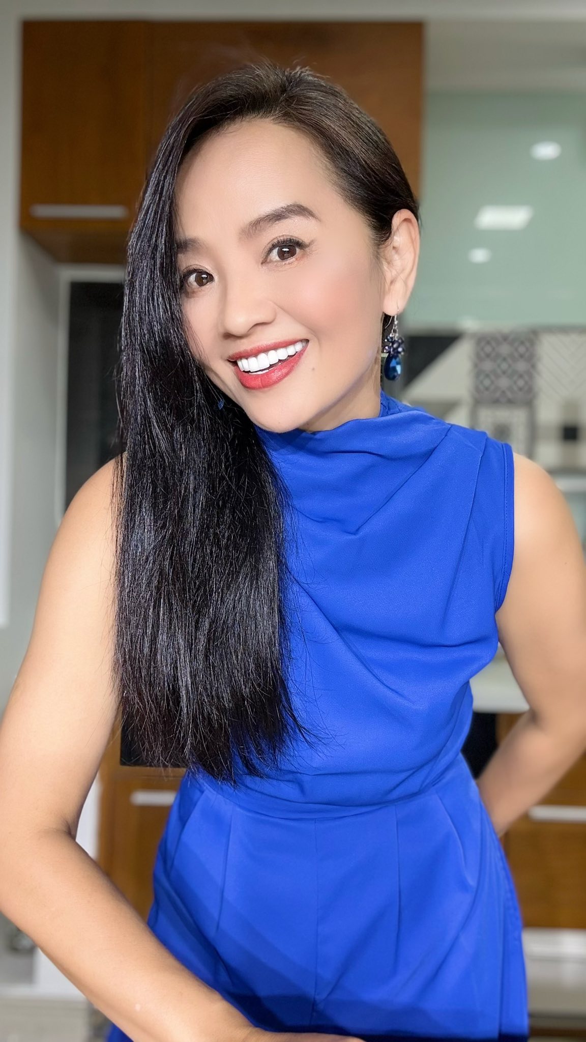 Sự thật về mẹ chồng kh&oacute; ưa trong "B&oacute;ng ma hạnh ph&uacute;c": Tuổi ngo&agrave;i 50 vẫn eo thon d&aacute;ng chuẩn, s&aacute;ng n&agrave;o cũng tập động t&aacute;c siết bụng tại nh&agrave;- Ảnh 18.