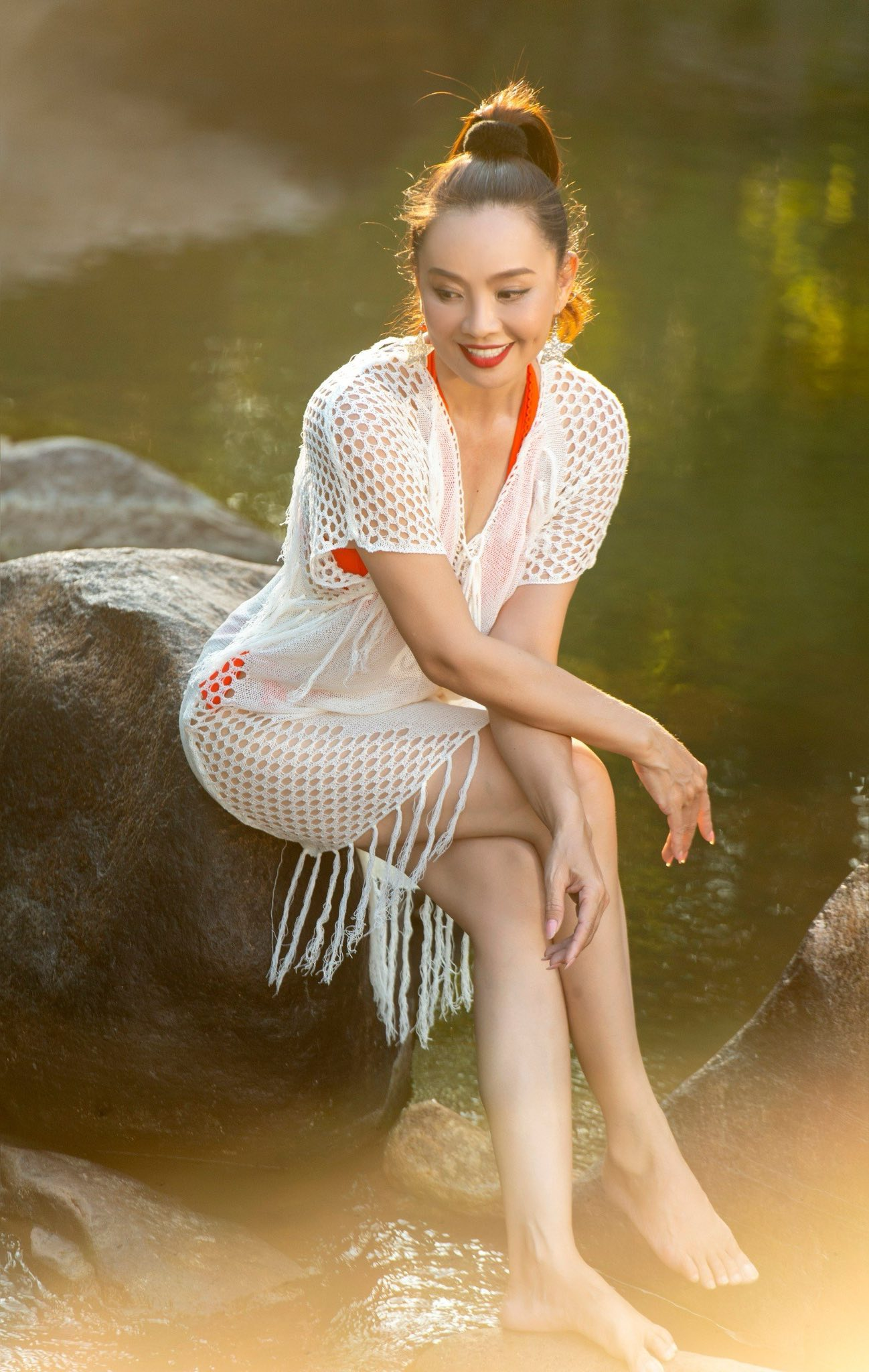 Sự thật về mẹ chồng kh&oacute; ưa trong "B&oacute;ng ma hạnh ph&uacute;c": Tuổi ngo&agrave;i 50 vẫn eo thon d&aacute;ng chuẩn, s&aacute;ng n&agrave;o cũng tập động t&aacute;c siết bụng tại nh&agrave;- Ảnh 26.