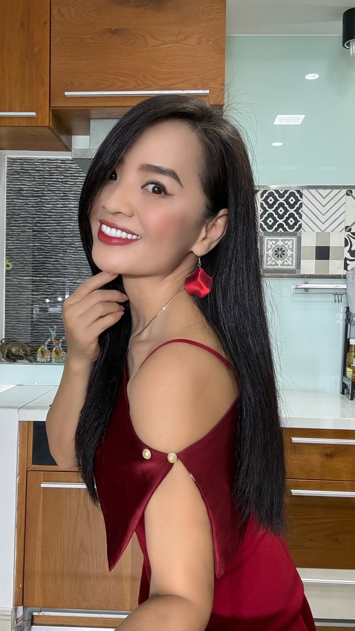 Sự thật về mẹ chồng kh&oacute; ưa trong "B&oacute;ng ma hạnh ph&uacute;c": Tuổi ngo&agrave;i 50 vẫn eo thon d&aacute;ng chuẩn, s&aacute;ng n&agrave;o cũng tập động t&aacute;c siết bụng tại nh&agrave;- Ảnh 14.