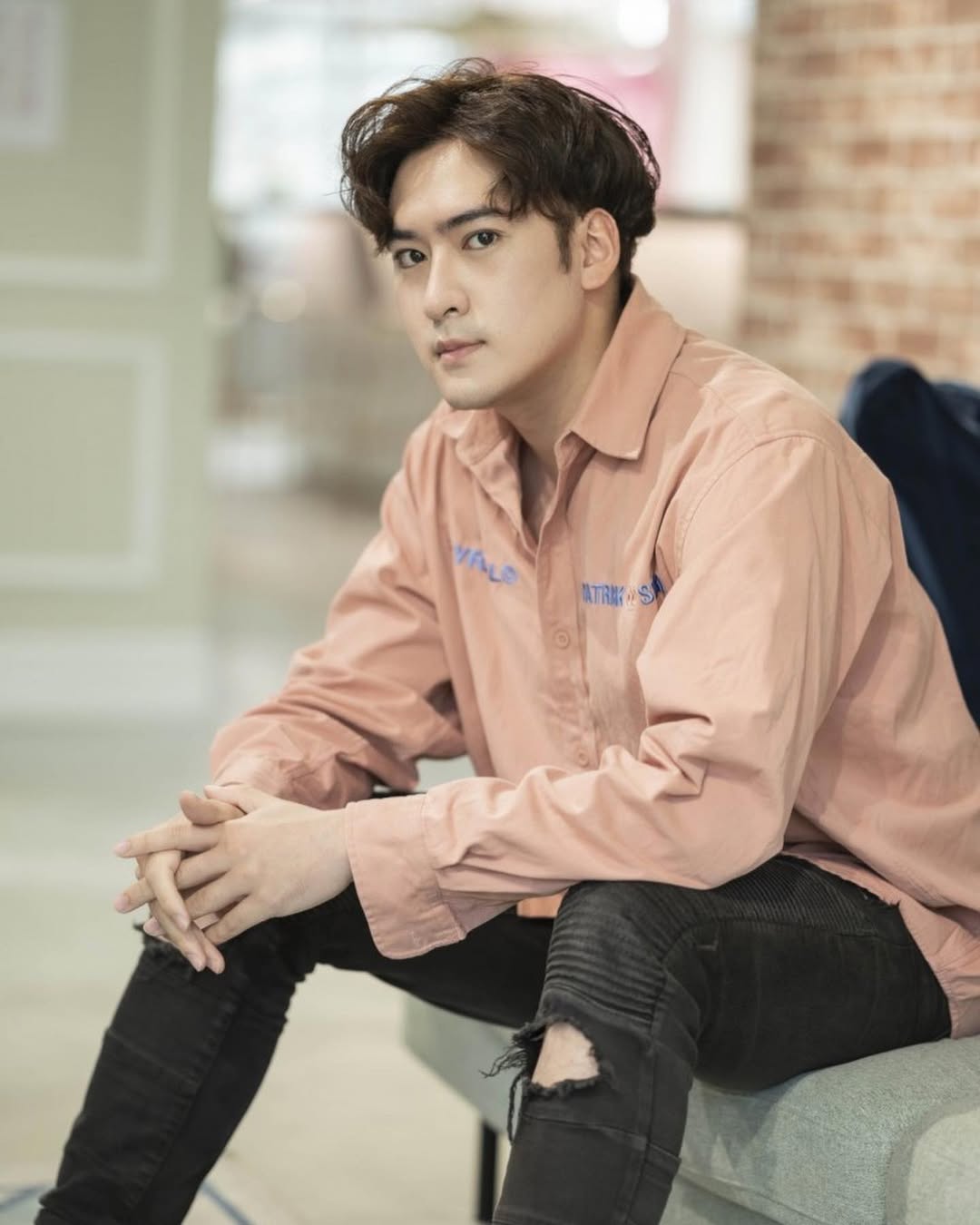 Sự hết thời của sao nam l&ecirc;n Instagram tuyển bồ: Hơn 1500 ng&agrave;y kh&ocirc;ng đất sống trong showbiz, nay b&aacute;n g&agrave; ở chợ để kiếm 16 triệu/th&aacute;ng nu&ocirc;i th&acirc;n- Ảnh 4.