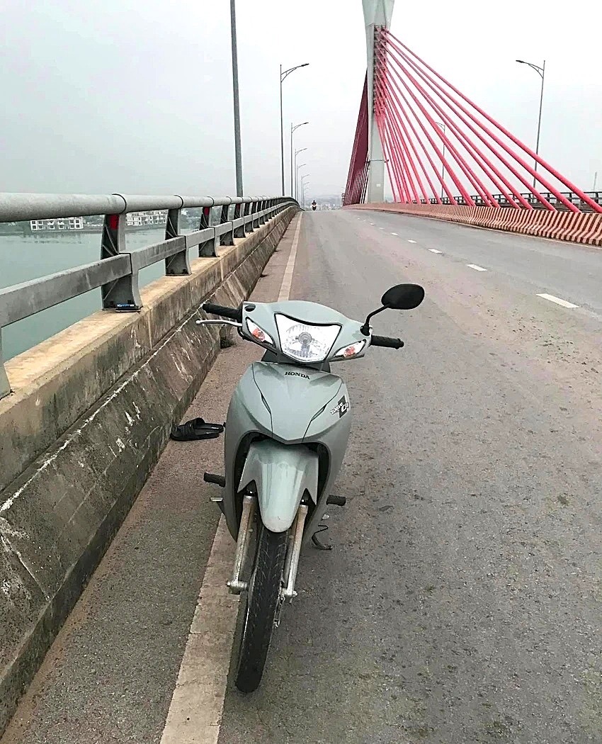 T&igrave;m thấy thi thể người đ&agrave;n &ocirc;ng 34 tuổi để lại xe m&aacute;y tr&ecirc;n cầu rồi mất t&iacute;ch, x&oacute;t xa ho&agrave;n cảnh gia đ&igrave;nh - Ảnh 1.