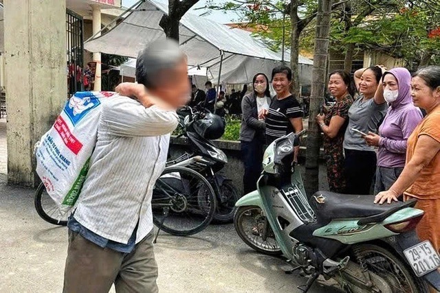 Người d&acirc;n H&agrave; Nội mang bao tải đi đựng tiền: Tiết lộ mức gi&aacute; đền b&ugrave; dự &aacute;n Olympic- Ảnh 2.