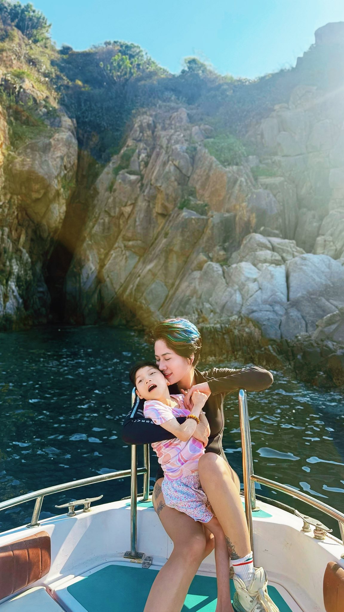 Nữ diễn vi&ecirc;n Việt đưa con đi biển chơi m&agrave; h&agrave;ng trăm người phải thốt l&ecirc;n: "Người mẹ vĩ đại"- Ảnh 4.