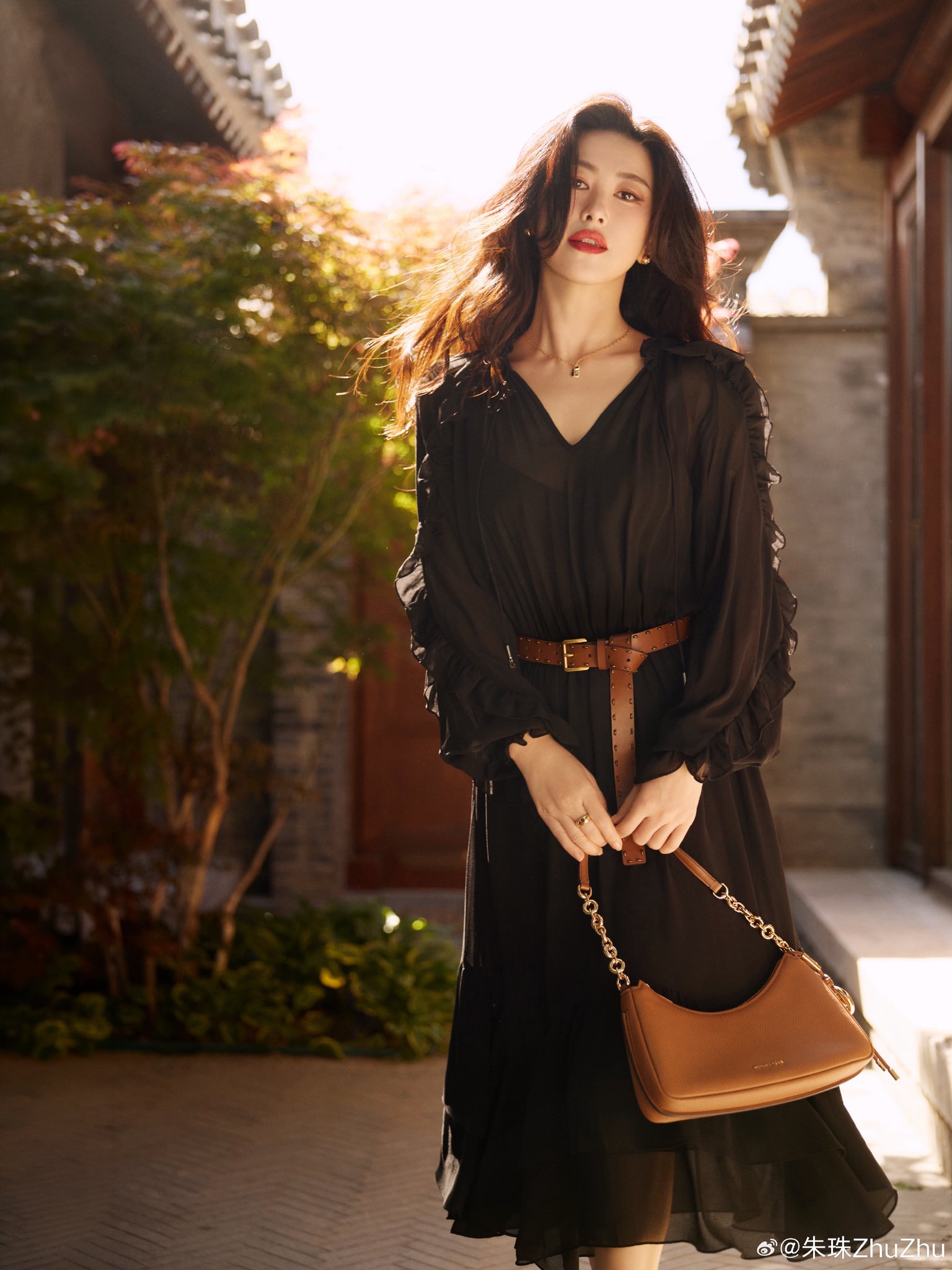 "C&ocirc;ng ch&uacute;a Bắc Kinh" 10 năm được gọi v&agrave;o Top đẹp nhất thế giới: Mỗi lần xuất hiện lại bị xin c&aacute;i đồng điếu- Ảnh 1.