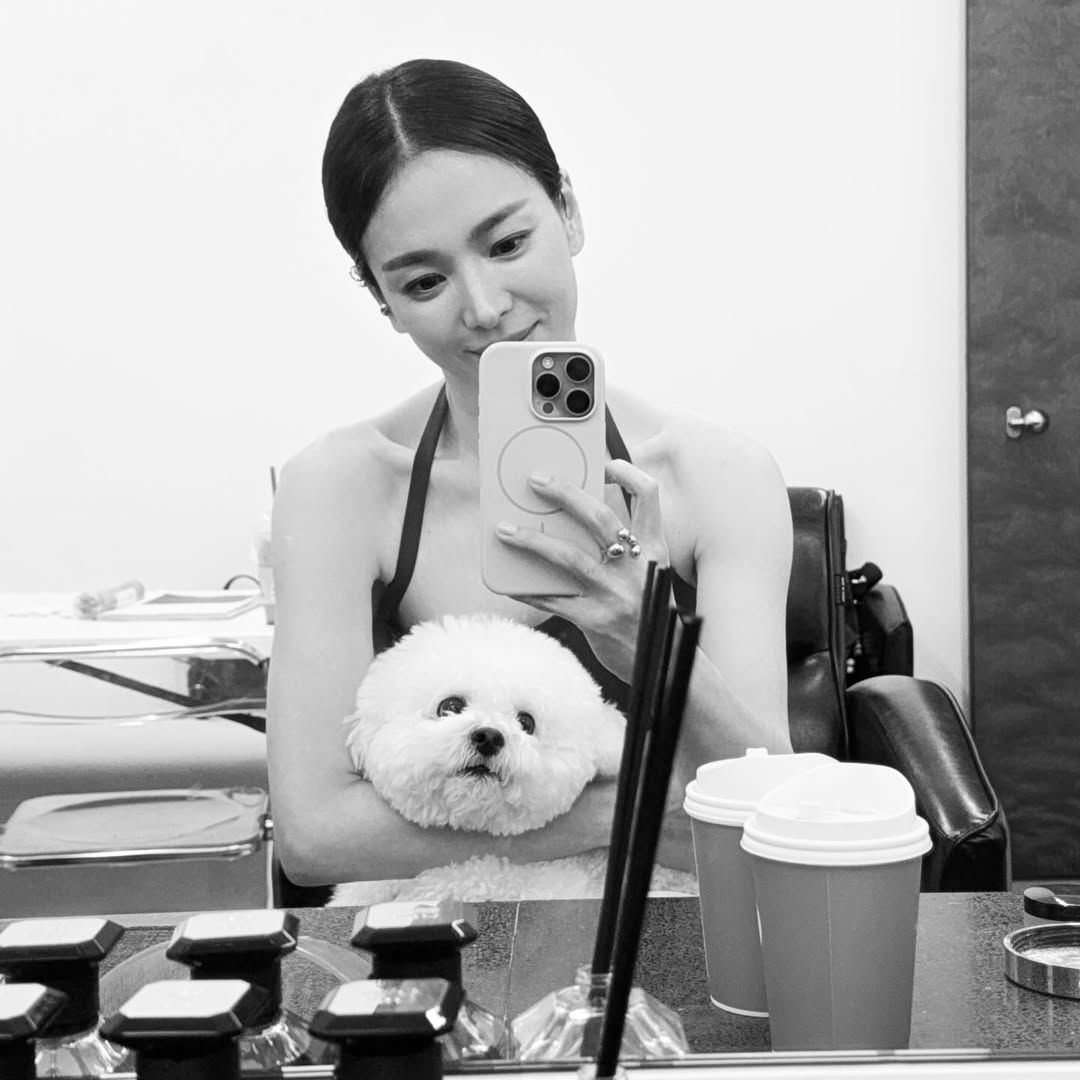 Song Hye Kyo cứ sexy bừng bừng thế n&agrave;y th&igrave; c&ograve;n l&acirc;u mới flop- Ảnh 4.