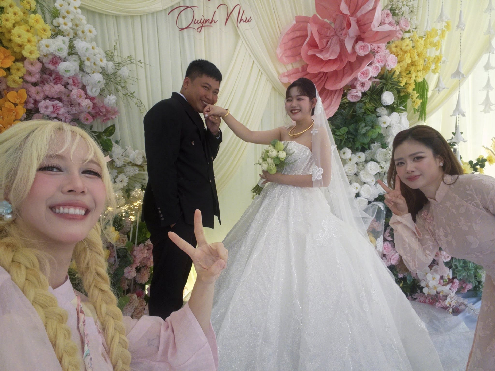 Trọn vẹn đ&aacute;m cưới Mũi trưởng Long ở T&acirc;y Ninh: Visual c&ocirc; d&acirc;u 10 điểm, Hậu Ho&agrave;ng xuất hiện độc lạ- Ảnh 3.