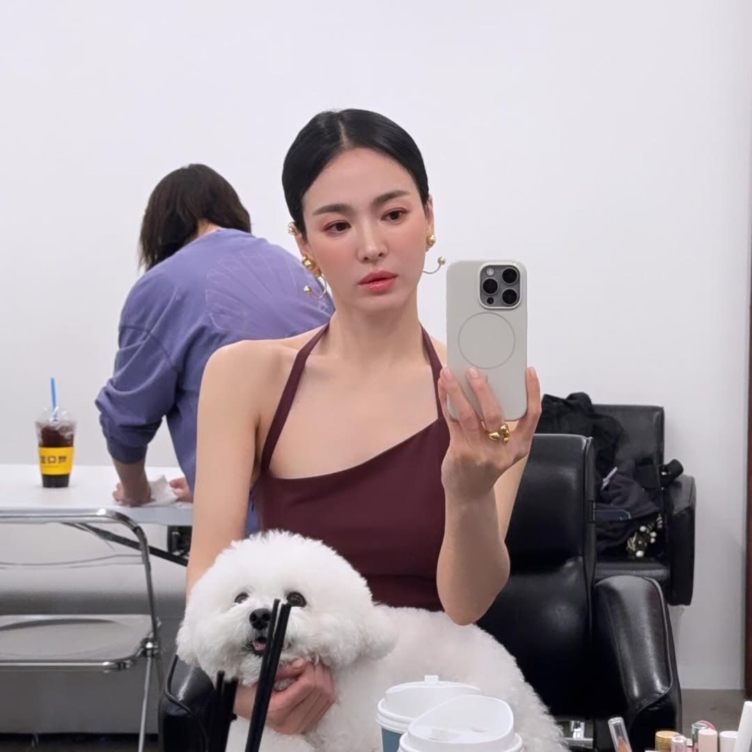 Song Hye Kyo cứ sexy bừng bừng thế n&agrave;y th&igrave; c&ograve;n l&acirc;u mới flop- Ảnh 1.