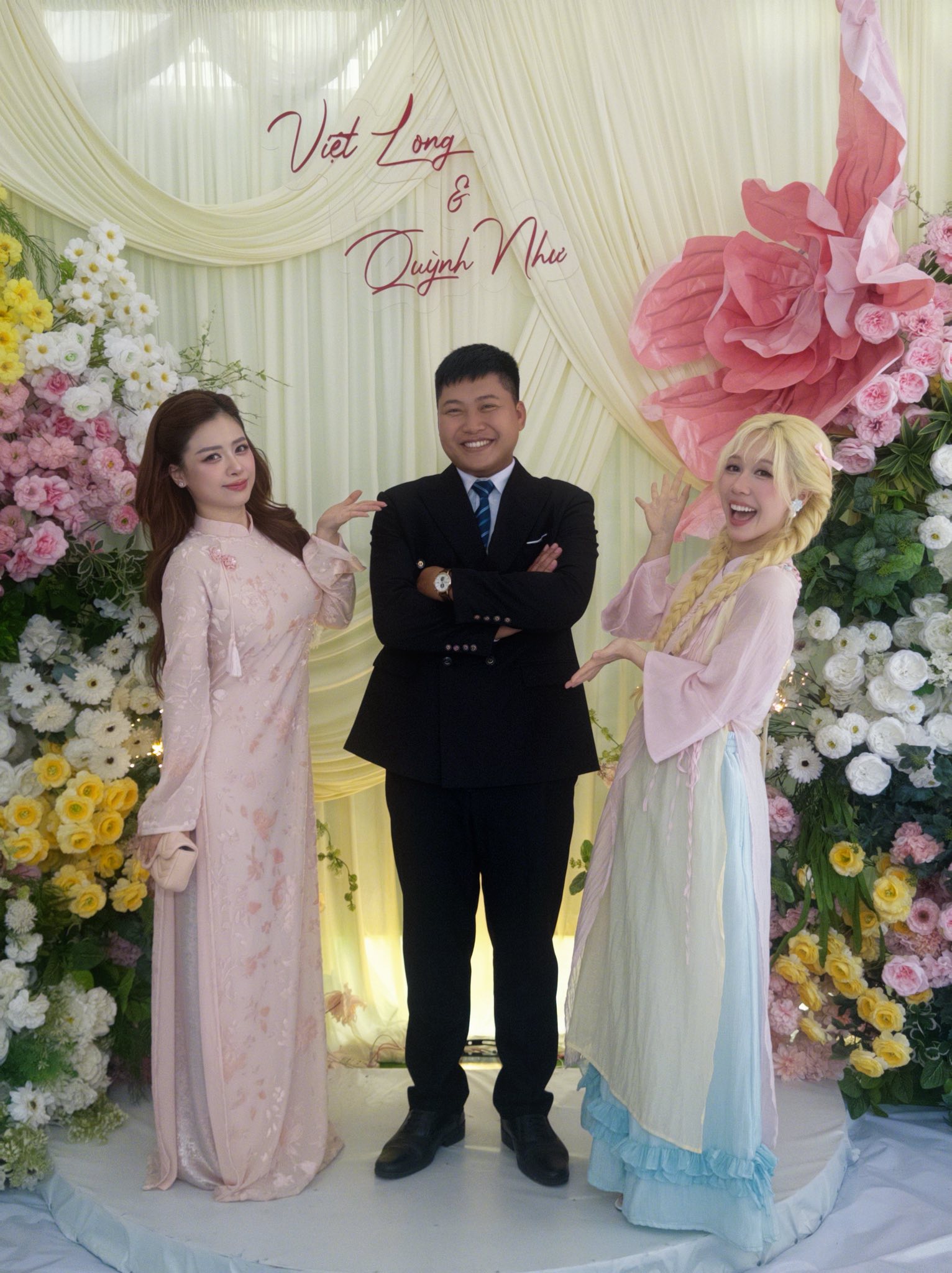 Hậu Ho&agrave;ng xinh xắn tại đ&aacute;m cưới Mũi trưởng Long, n&oacute;i 1 c&acirc;u r&otilde; th&aacute;i độ vụ "đẩy thuyền" suốt 5 năm- Ảnh 3.