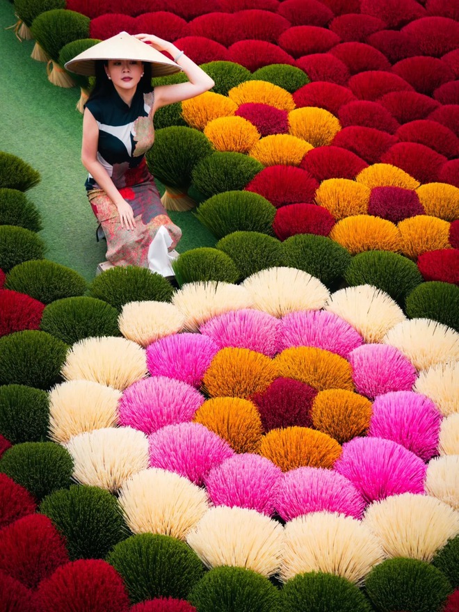 C&aacute;ch H&agrave; Nội chỉ 30 ph&uacute;t chạy xe c&oacute; một ng&ocirc;i l&agrave;ng "đẹp như tranh vẽ" l&ecirc;n b&aacute;o T&acirc;y li&ecirc;n tục: Mỗi th&aacute;ng l&agrave;m 50 tấn hương, xuất khẩu đi cả Ấn Độ - Trung Quốc- Ảnh 6.