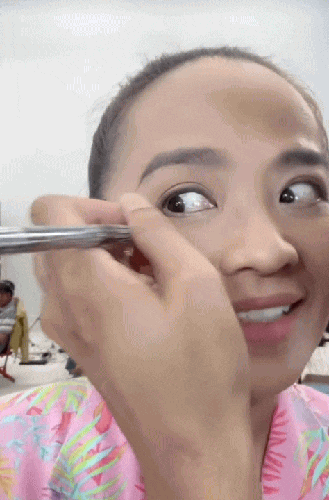 Sự thật về mẹ chồng kh&oacute; ưa trong "B&oacute;ng ma hạnh ph&uacute;c": Tuổi ngo&agrave;i 50 vẫn eo thon d&aacute;ng chuẩn, s&aacute;ng n&agrave;o cũng tập động t&aacute;c siết bụng tại nh&agrave;- Ảnh 5.