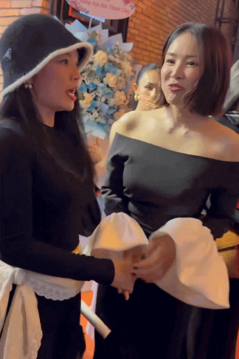 Sự thật về mẹ chồng kh&oacute; ưa trong "B&oacute;ng ma hạnh ph&uacute;c": Tuổi ngo&agrave;i 50 vẫn eo thon d&aacute;ng chuẩn, s&aacute;ng n&agrave;o cũng tập động t&aacute;c siết bụng tại nh&agrave;- Ảnh 8.