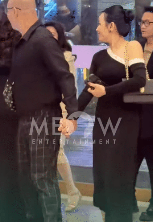 Sự thật về mẹ chồng kh&oacute; ưa trong "B&oacute;ng ma hạnh ph&uacute;c": Tuổi ngo&agrave;i 50 vẫn eo thon d&aacute;ng chuẩn, s&aacute;ng n&agrave;o cũng tập động t&aacute;c siết bụng tại nh&agrave;- Ảnh 11.