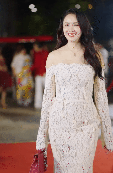 Hoa hậu Hương Giang v&agrave; n&agrave;ng thơ "phim giờ v&agrave;ng VTV" c&ugrave;ng đọ sắc với mẫu đầm ren gi&aacute; hơn 11 triệu của local brand Việt- Ảnh 6.