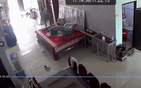 43 triệu người "n&iacute;n thở" v&igrave; 1 chuyện diễn ra trong nh&agrave; L&ecirc; Dương Bảo L&acirc;m, h&agrave;ng x&oacute;m phải k&eacute;o đến xem hiện trường- Ảnh 3.