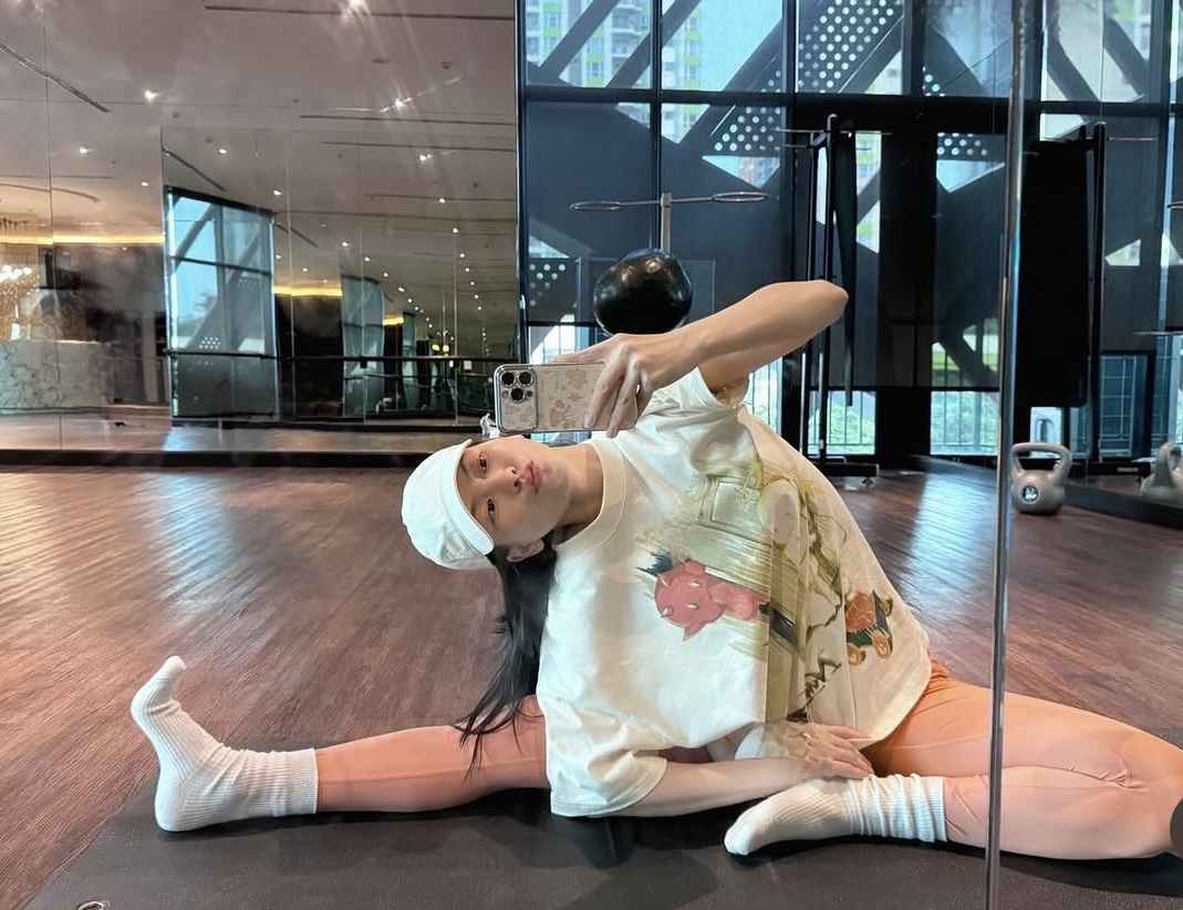 Phương Anh Đ&agrave;o thổi nến theo c&aacute;ch đặc biệt, nh&igrave;n l&agrave; biết giữ d&aacute;ng c&oacute; nghề- Ảnh 3.