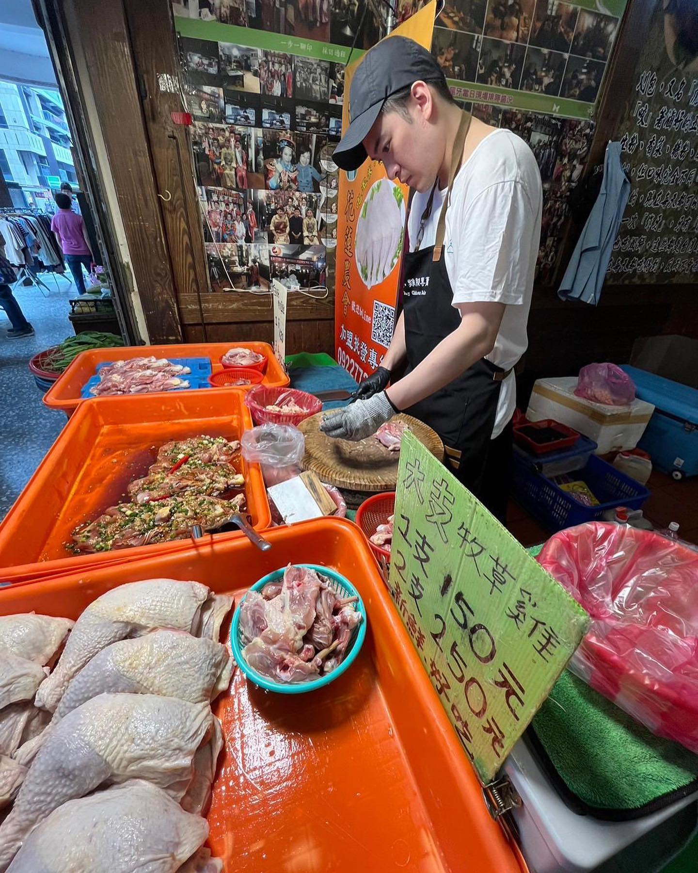 Sự hết thời của sao nam l&ecirc;n Instagram tuyển bồ: Hơn 1500 ng&agrave;y kh&ocirc;ng đất sống trong showbiz, nay b&aacute;n g&agrave; ở chợ để kiếm 16 triệu/th&aacute;ng nu&ocirc;i th&acirc;n- Ảnh 5.