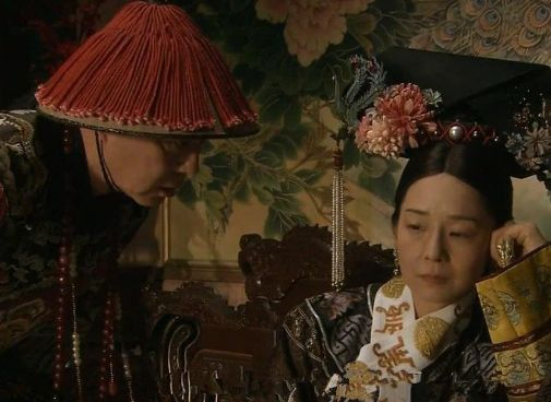 L&yacute; Li&ecirc;n Anh cứ đ&ecirc;m xuống lại chuốc say Từ Hi để l&agrave;m việc "mờ &aacute;m": Cung nữ l&eacute;n nh&igrave;n ph&aacute;t hiện b&iacute; mật n&agrave;y- Ảnh 1.