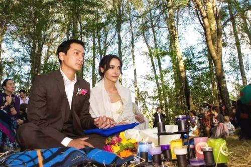 Nam thần "đẹp như tạc tượng" v&agrave;o rừng cưới vợ: H&ocirc;n nh&acirc;n hơn 10 năm kh&ocirc;ng chuyện chăn gối, giờ ngoại h&igrave;nh xuống dốc kh&oacute; nhận ra- Ảnh 8.