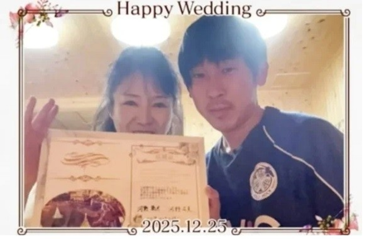 Người phụ nữ 3 lần đ&ograve; lấy trai trẻ k&eacute;m 34 tuổi, bất ngờ n&agrave;ng d&acirc;u hơn mẹ chồng 9 tuổi v&agrave; c&aacute;i kết ngỡ ng&agrave;ng - Ảnh 2.