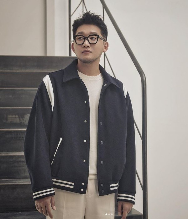 Y&ecirc;u cầu &aacute;n t&ugrave; giam với nam ca sĩ quảng c&aacute;o sai sự thật- Ảnh 5.