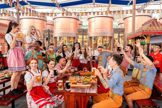 Đ&agrave; Nẵng: Những trải nghiệm &ldquo;đắt kh&aacute;ch&rdquo; tại Ba Na Hills dịp lễ 30/4 - Ảnh 1.