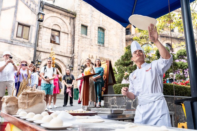 Đ&agrave; Nẵng: Những trải nghiệm &ldquo;đắt kh&aacute;ch&rdquo; tại Ba Na Hills dịp lễ 30/4 - Ảnh 2.