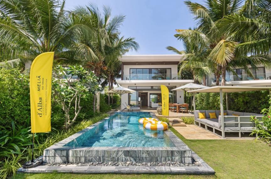 &ldquo;Glowcation&rdquo; l&ecirc;n ng&ocirc;i: d'Alba v&agrave; Meli&aacute; Hồ Tr&agrave;m ra mắt trải nghiệm skincare cao cấp ngay tại ph&ograve;ng ngủ resort 5 sao - Ảnh 1.