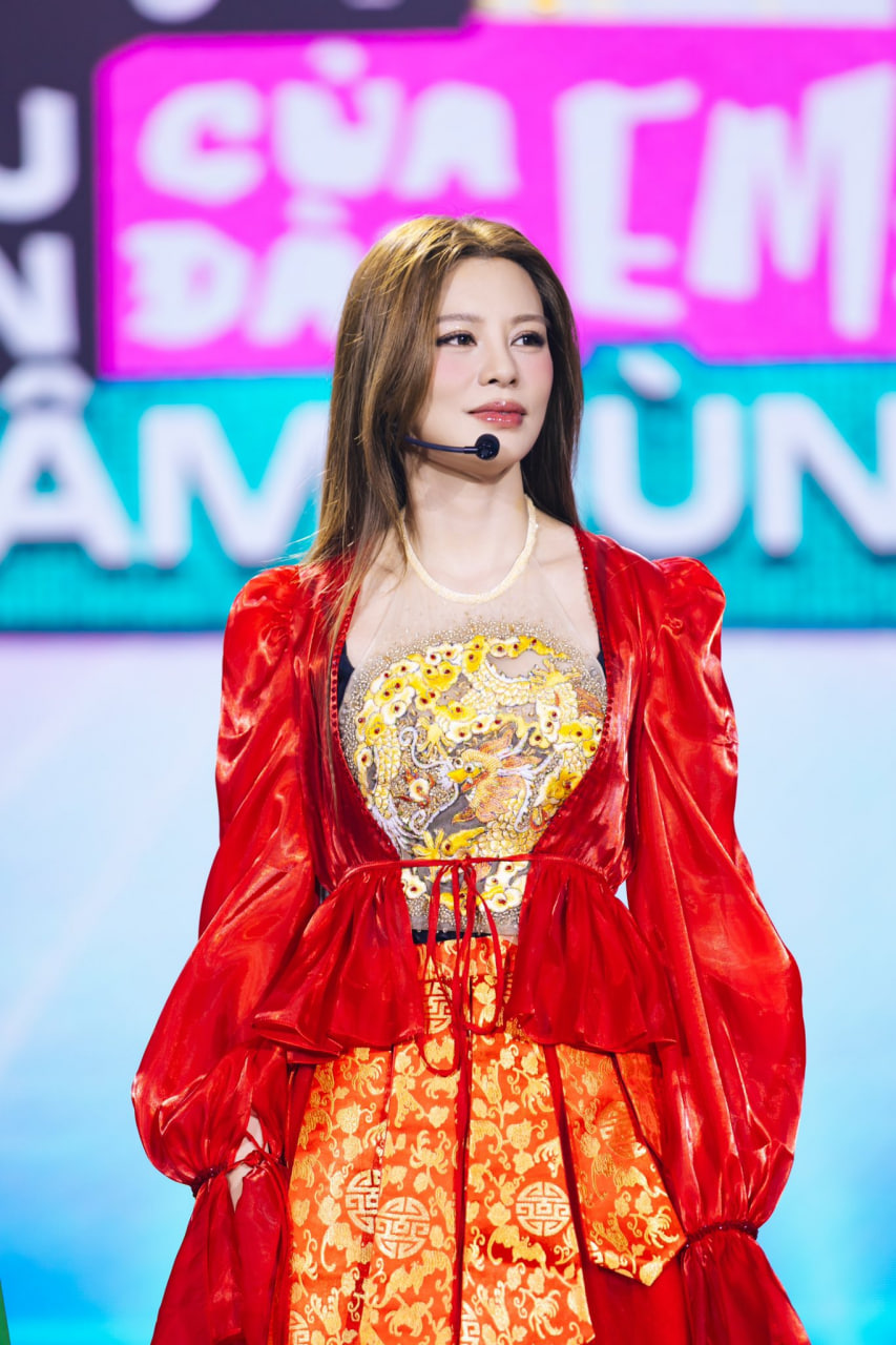 Mỹ nh&acirc;n Việt cứ l&ecirc;n s&acirc;n khấu l&agrave; &ldquo;bỏ b&ugrave;a&rdquo;: Visual bảo chứng đẹp hơn Hoa hậu, c&agrave;ng c&oacute; tuổi c&agrave;ng mặn m&agrave;- Ảnh 4.
