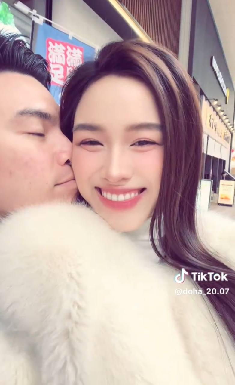 Hoa hậu Đỗ H&agrave; vi vu c&ugrave;ng chồng, 1 mỹ nh&acirc;n lộ hint bầu b&iacute; v&agrave; loạt hoạt động sao Việt ng&agrave;y nghỉ lễ- Ảnh 1.