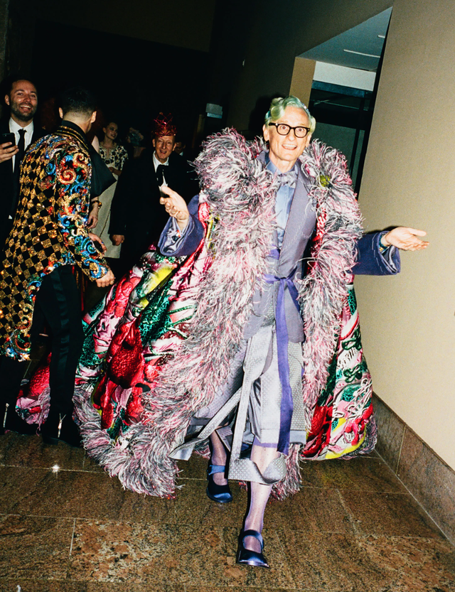 Chưa c&oacute; m&ugrave;a Met Gala n&agrave;o m&agrave; ai cũng "mặc hề" đến vậy, 7 năm tr&ocirc;i qua nhưng d&acirc;n t&igrave;nh vẫn chế meme một người- Ảnh 9.