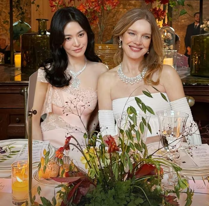 Song Hye Kyo cứ sexy bừng bừng thế n&agrave;y th&igrave; c&ograve;n l&acirc;u mới flop- Ảnh 8.