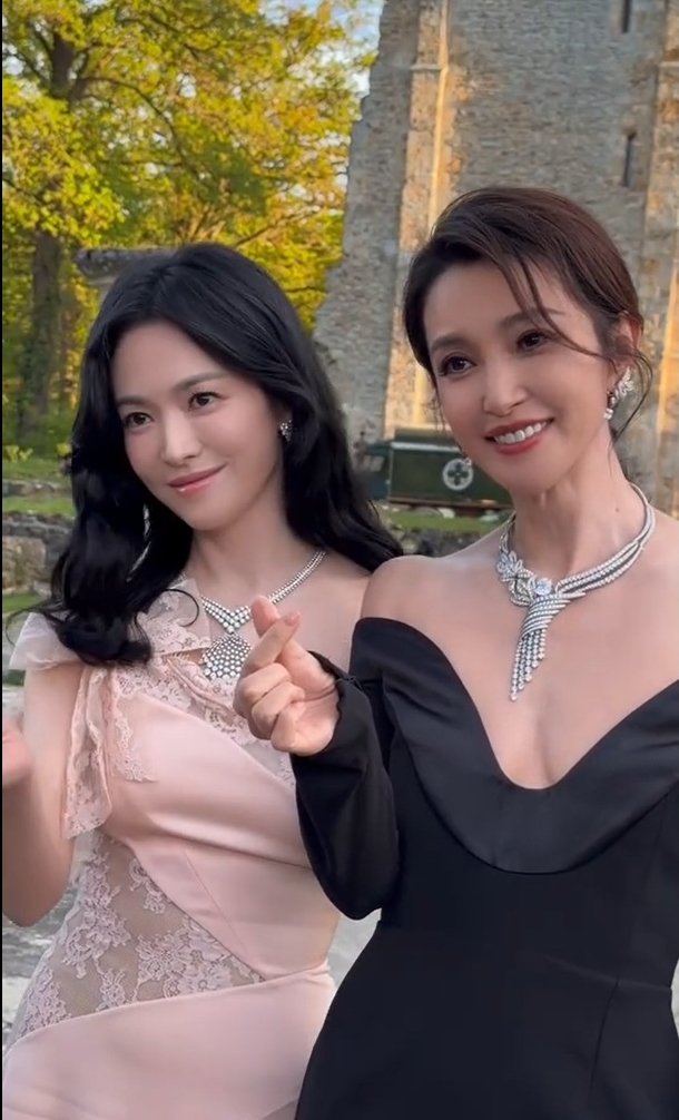 Song Hye Kyo cứ sexy bừng bừng thế n&agrave;y th&igrave; c&ograve;n l&acirc;u mới flop- Ảnh 6.