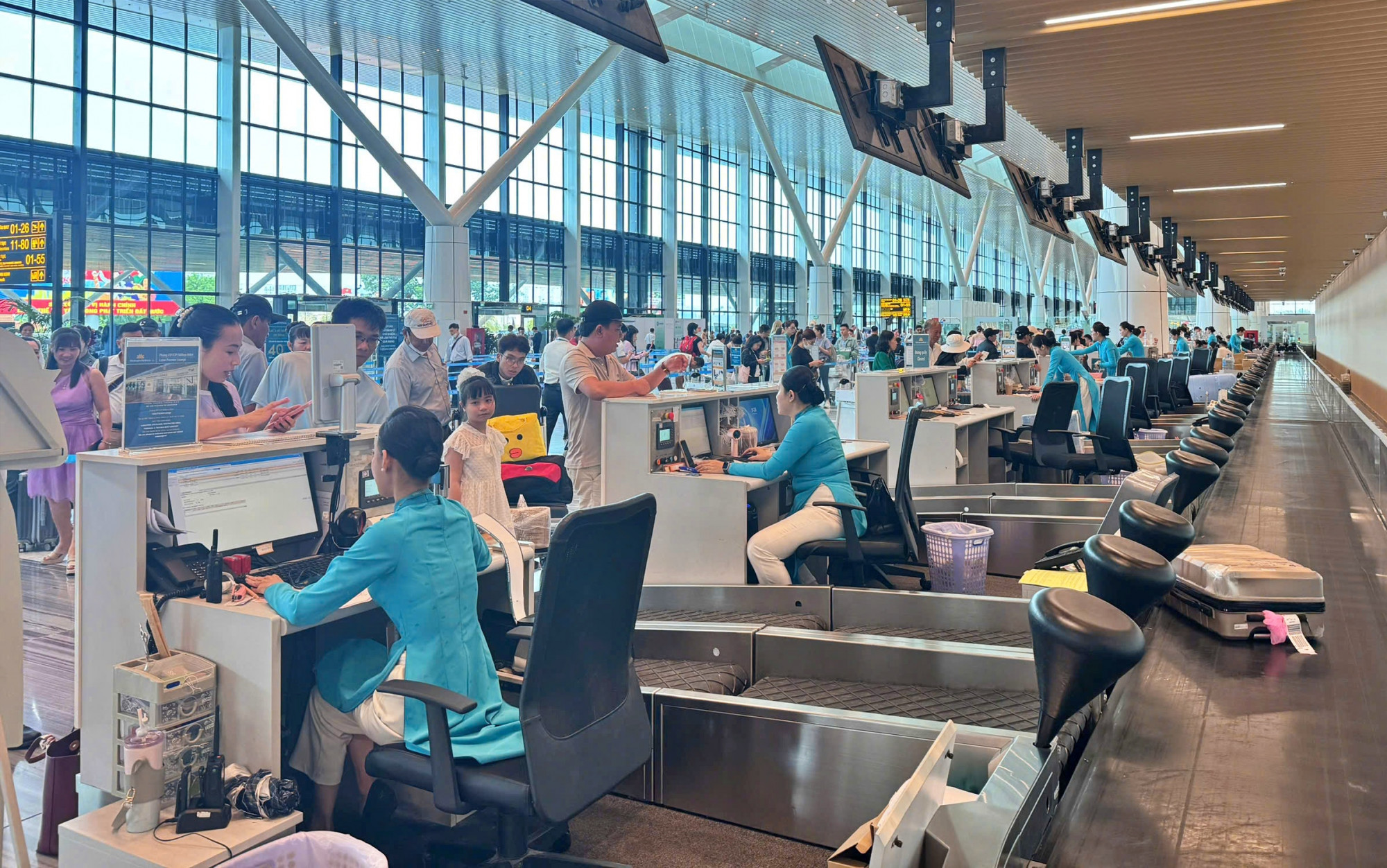 C&aacute;c chủ hộ kinh doanh c&oacute; t&ecirc;n sau ch&uacute; &yacute;: Đ&atilde; nằm trong diện tạm ho&atilde;n xuất cảnh của Cục Thuế- Ảnh 1.