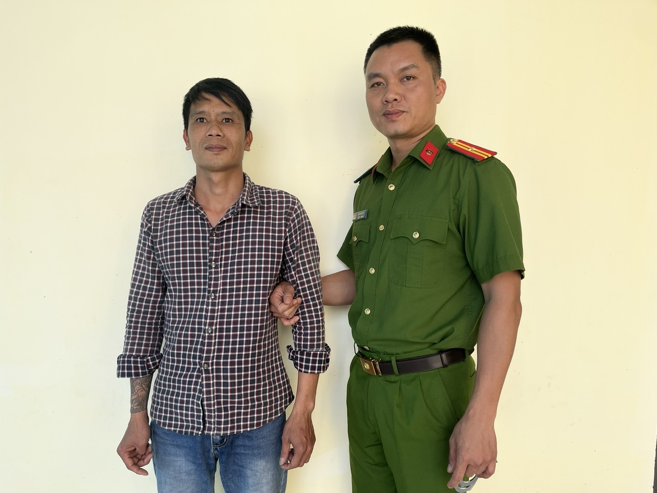 Thi h&agrave;nh lệnh bắt tạm giam Trần Xu&acirc;n Hạ SN 1986- Ảnh 1.