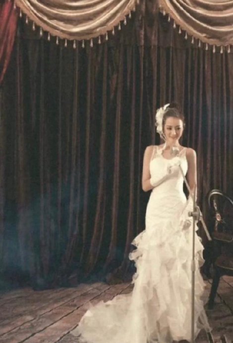 Mỹ nh&acirc;n mặc v&aacute;y cưới đẹp nhất showbiz gọi t&ecirc;n Địch Lệ Nhiệt Ba!- Ảnh 5.