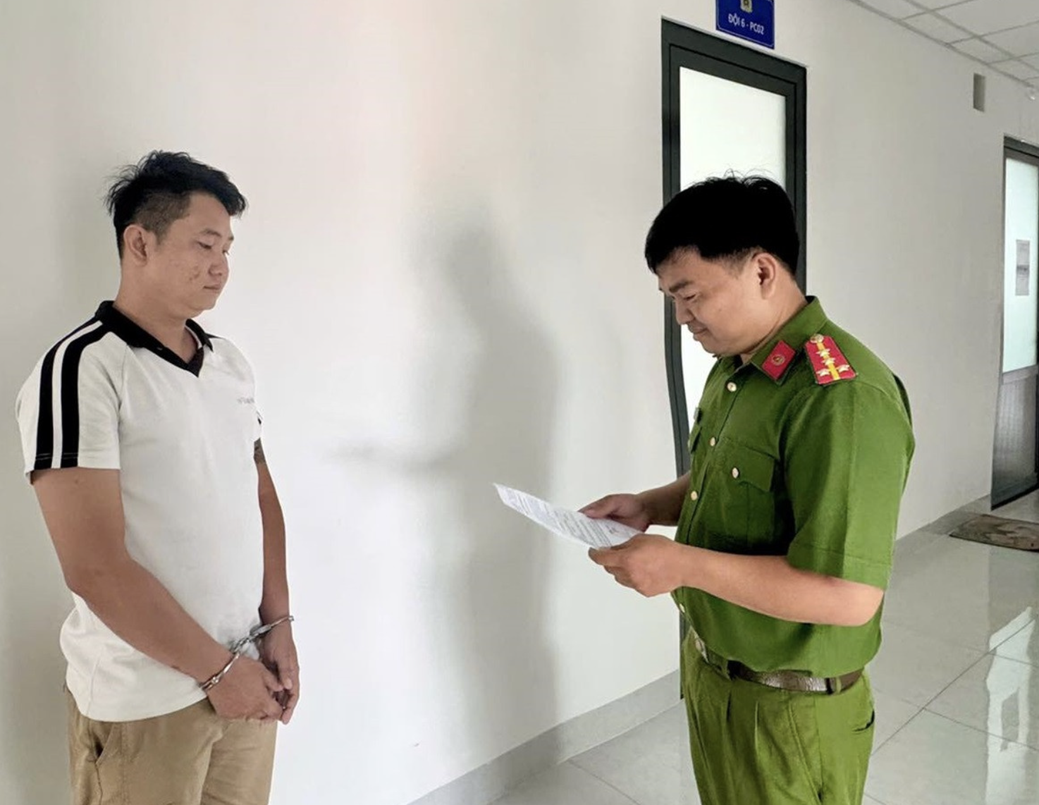 Bắt Nguyễn Văn Hiếu, 32 tuổi tại TP.HCM v&igrave; &ldquo;giữ hộ&rdquo; tiền cho kh&aacute;ch- Ảnh 1.