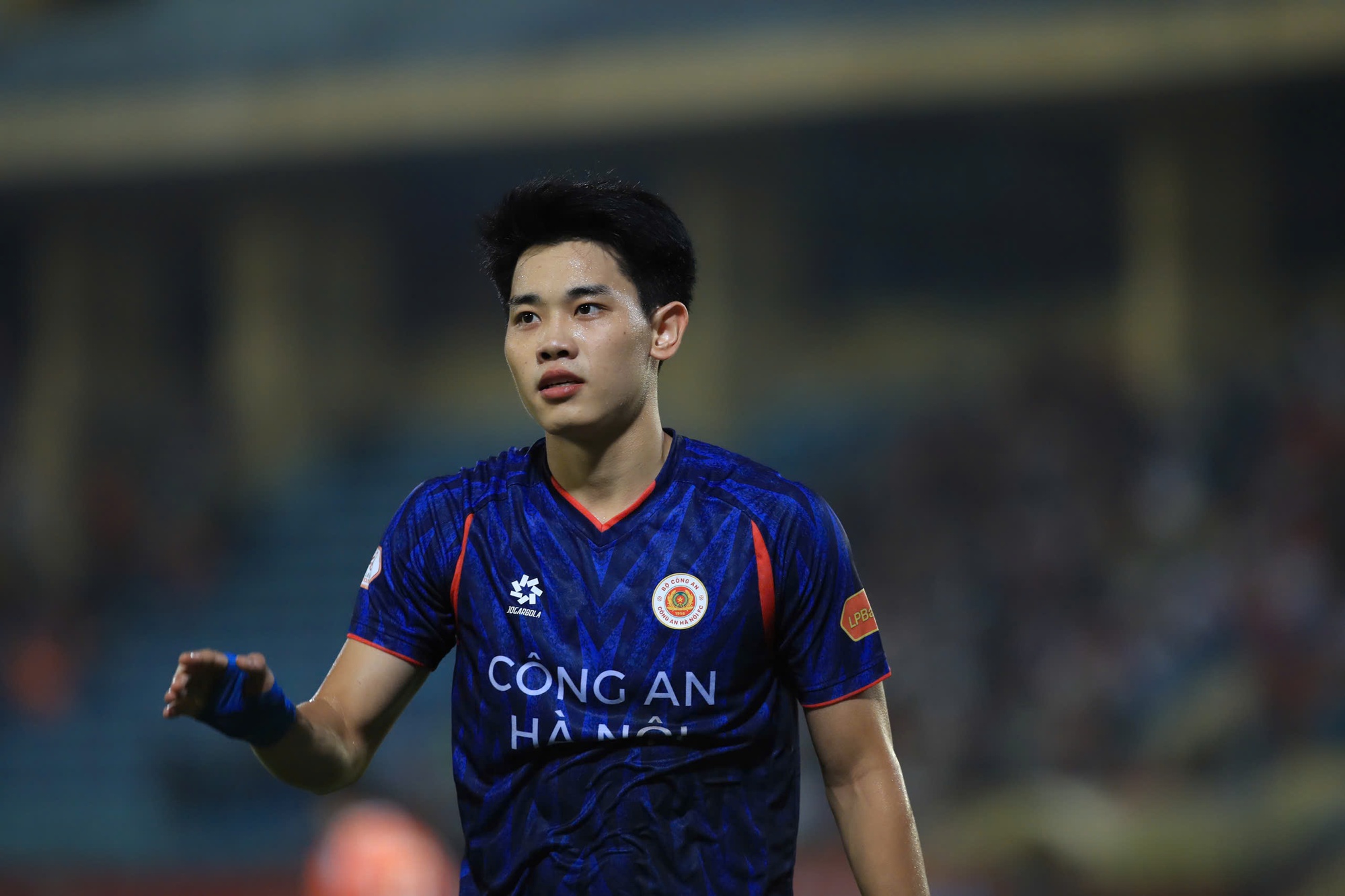 Đình Bắc lập cú đúp cho CAHN tại V.League, màn ăn mừng bùng nổ cảm xúc- Ảnh 4. Đình Bắc lập cú đúp cho CAHN tại V.League, màn ăn mừng bùng nổ cảm xúc- Ảnh 4.