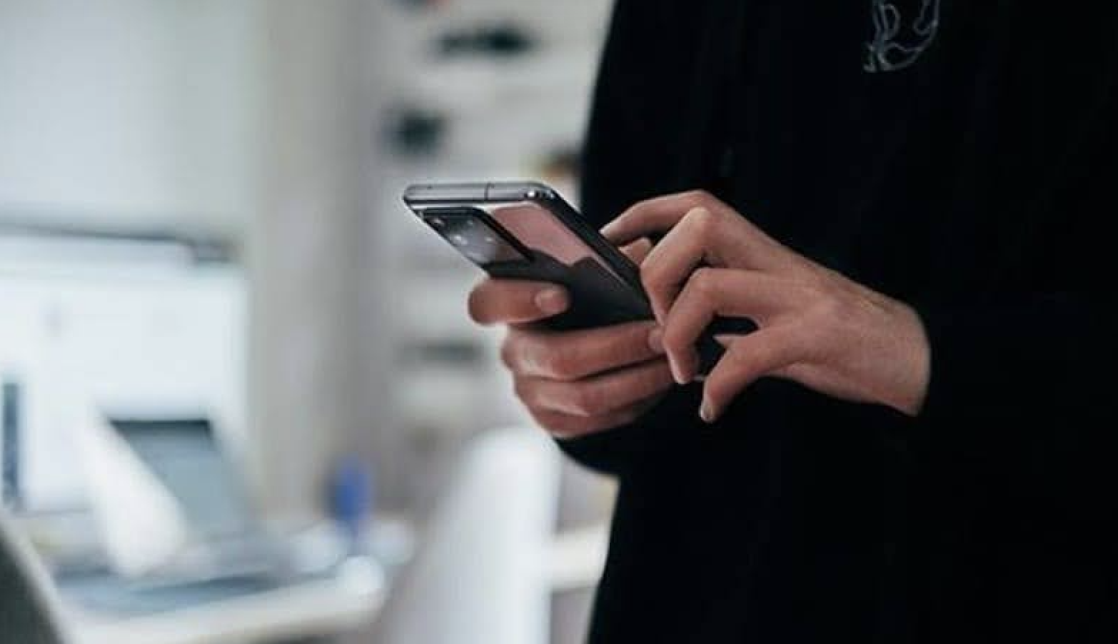 Kh&ocirc;ng cuộc gọi, kh&ocirc;ng thao t&aacute;c, vẫn bị &ldquo;bay&rdquo; hơn 38 triệu v&igrave; điện thoại &ldquo;đơ&rdquo;: Cảnh b&aacute;o chi&ecirc;u lừa mới cực tinh vi m&agrave; nhiều người Việt hay chủ quan- Ảnh 1.