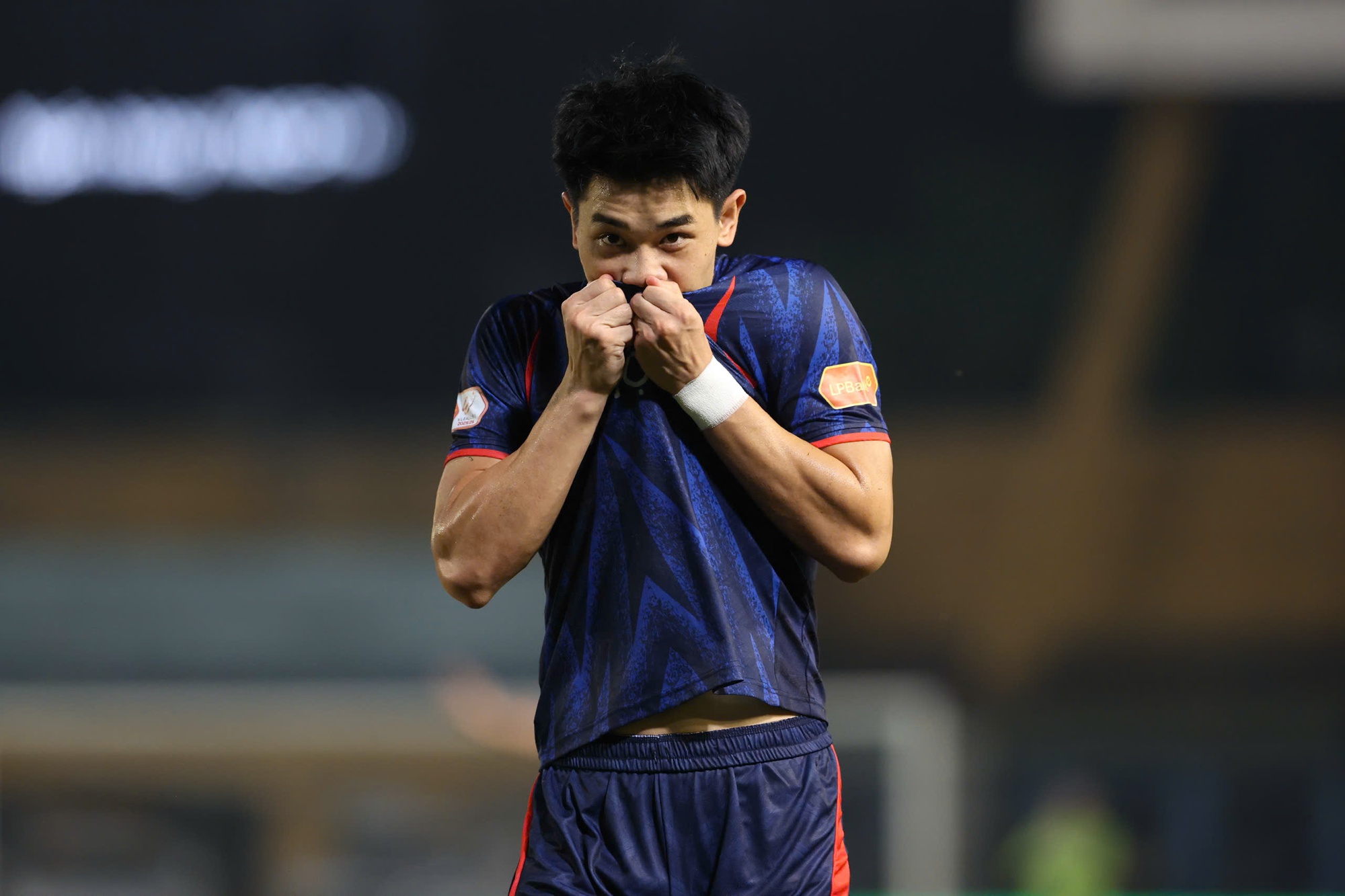 Đình Bắc lập cú đúp cho CAHN tại V.League, màn ăn mừng bùng nổ cảm xúc- Ảnh 5. Đình Bắc lập cú đúp cho CAHN tại V.League, màn ăn mừng bùng nổ cảm xúc- Ảnh 5.