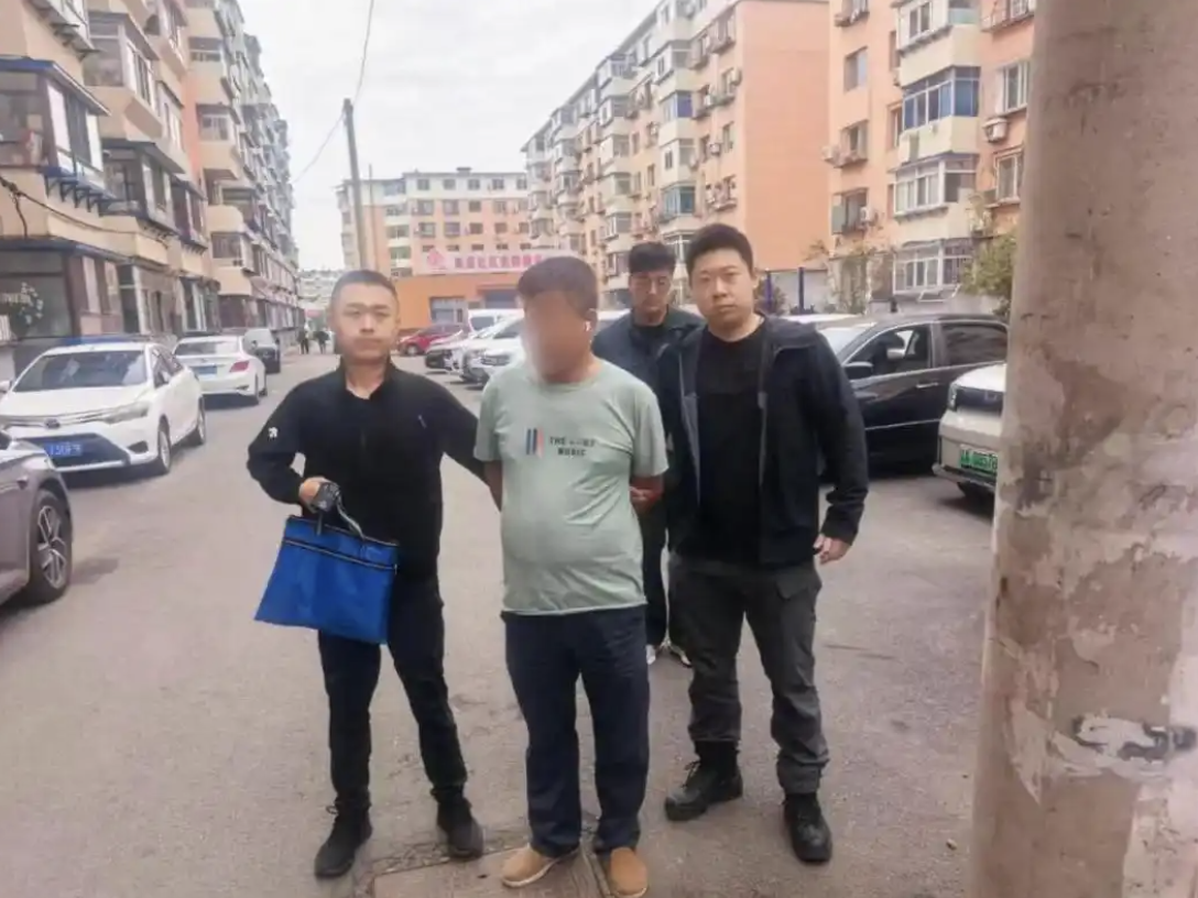 Chặn shipper giữa đường, thu giữ 4 c&acirc;y v&agrave;ng v&agrave; hơn 153 triệu đồng giấu trong nồi cơm điện- Ảnh 2.