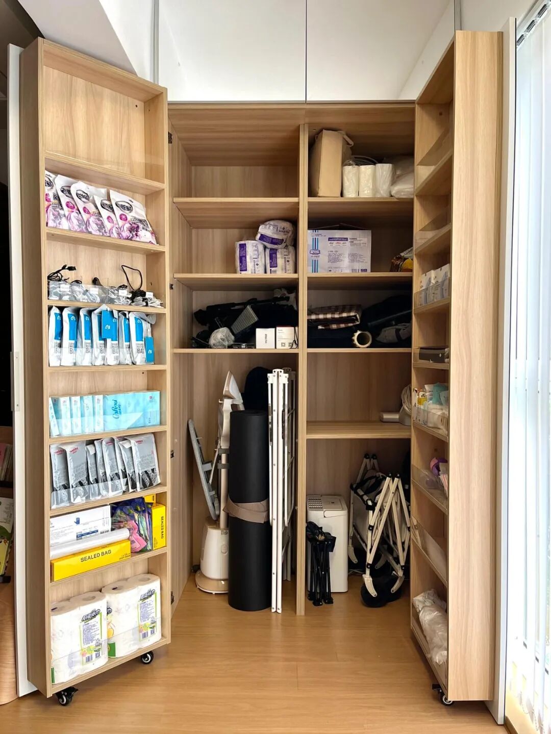 Thiết kế tủ kiểu mới của giới trẻ: Chỉ v&agrave;i cm cũng biến th&agrave;nh kh&ocirc;ng gian lưu trữ cực kỳ hiệu quả- Ảnh 5.