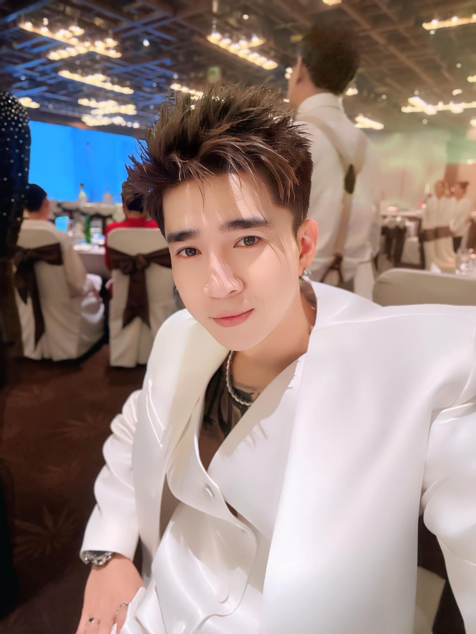 Fanpage Chi D&acirc;n bất ngờ đăng b&agrave;i mới, tiết lộ t&igrave;nh h&igrave;nh nam ca sĩ- Ảnh 1.