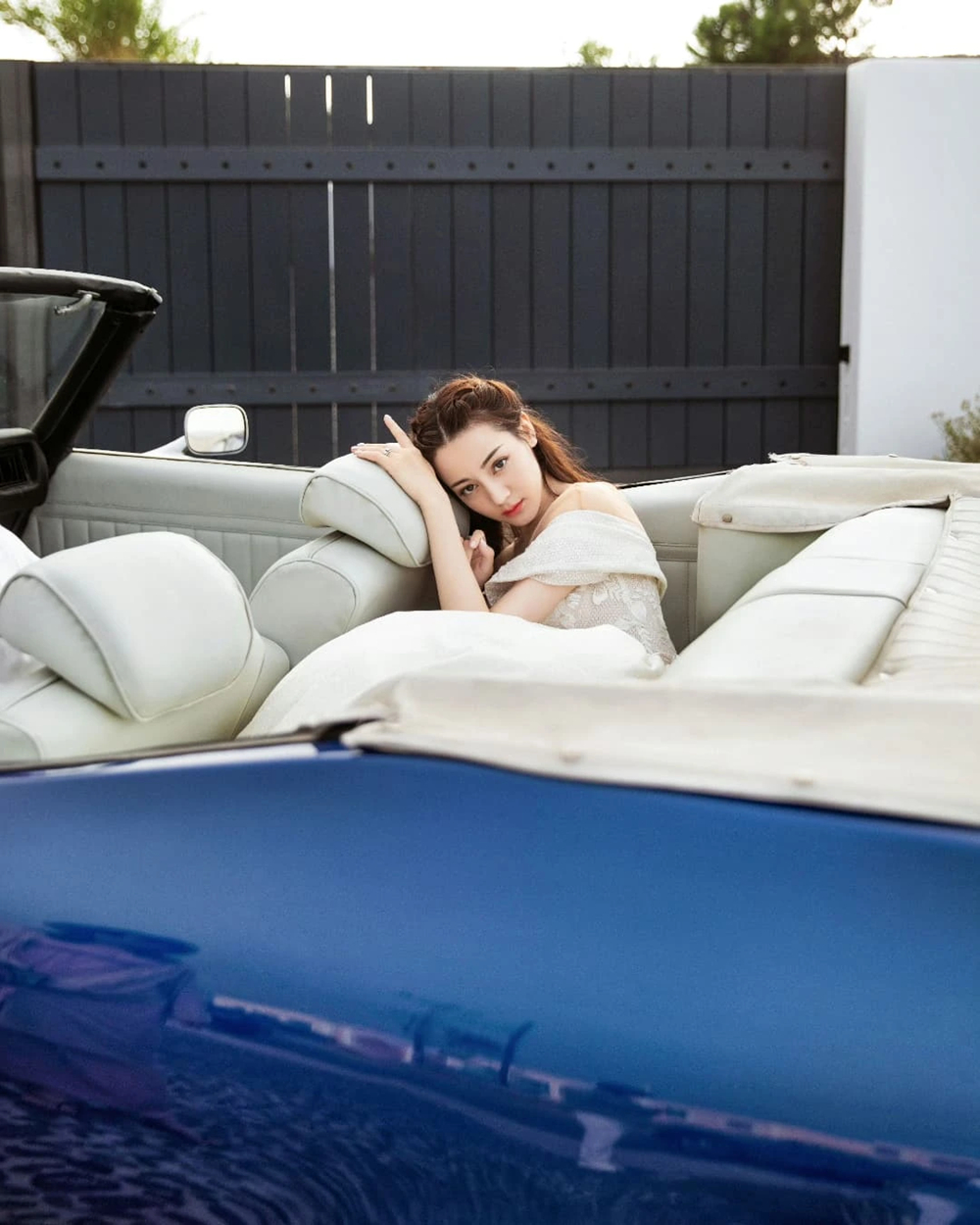 Mỹ nh&acirc;n mặc v&aacute;y cưới đẹp nhất showbiz gọi t&ecirc;n Địch Lệ Nhiệt Ba!- Ảnh 13.