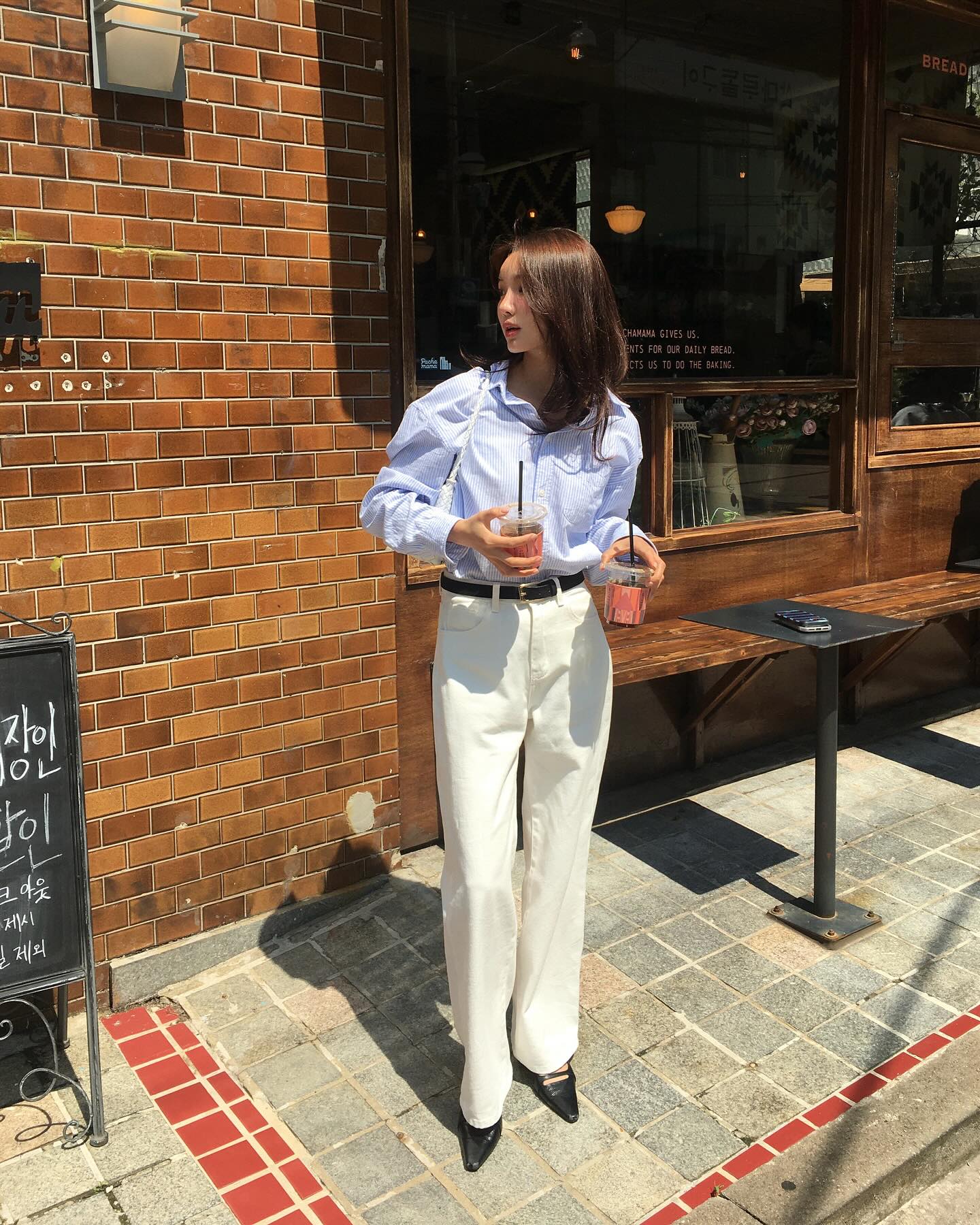 Chị em chỉ cần đ&uacute;ng 2 kiểu quần jeans nhẹ m&aacute;t trong m&ugrave;a h&egrave;- Ảnh 7.