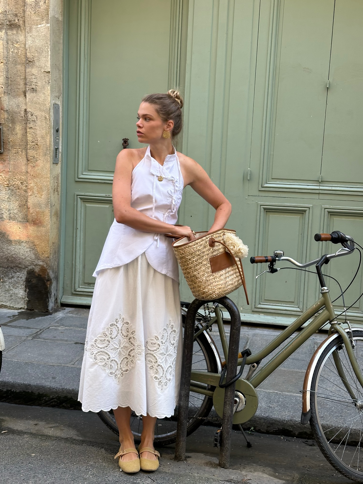 5 mẫu gi&agrave;y phụ nữ Ph&aacute;p mix với v&aacute;y: Si&ecirc;u t&ocirc;n d&aacute;ng, n&acirc;ng tầm vẻ sang trọng của cả set đồ- Ảnh 6.